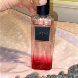 Victoria’s Secret bombshell